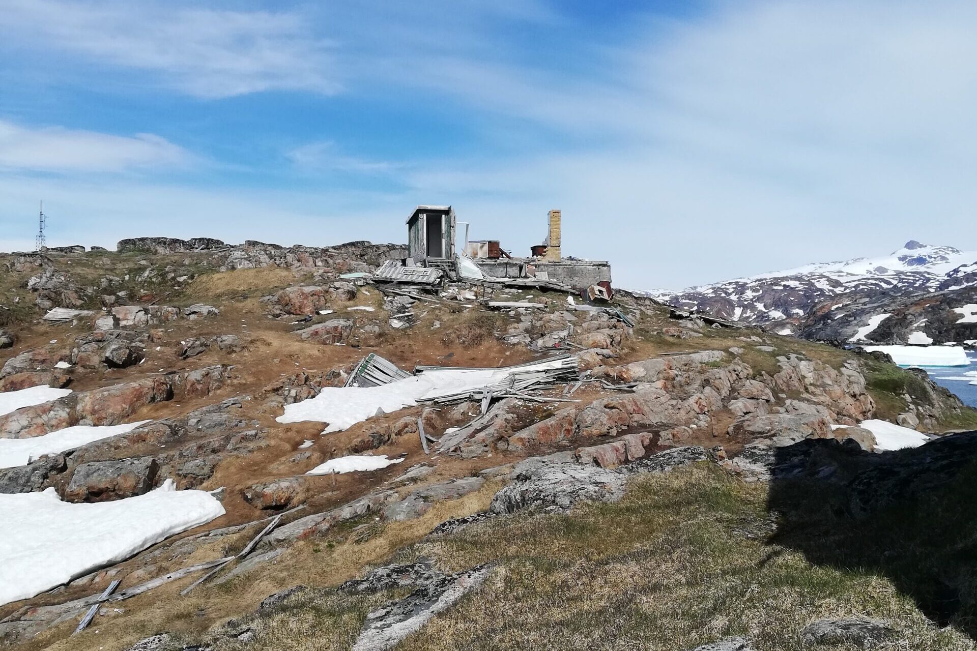 View of a house destroyed by a piteraq in the abandoned settlement Ikateq. Photo by Anna Burdenski - Visit East Greenland