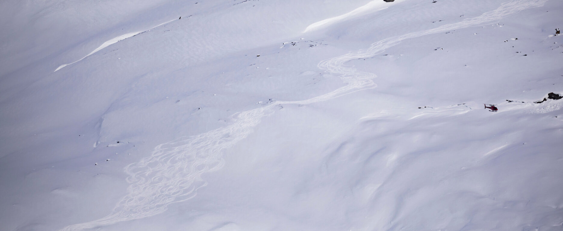 Heliskiing off pist path. Photo: Aningaaq Rosing Carlsen - Visit Greenland