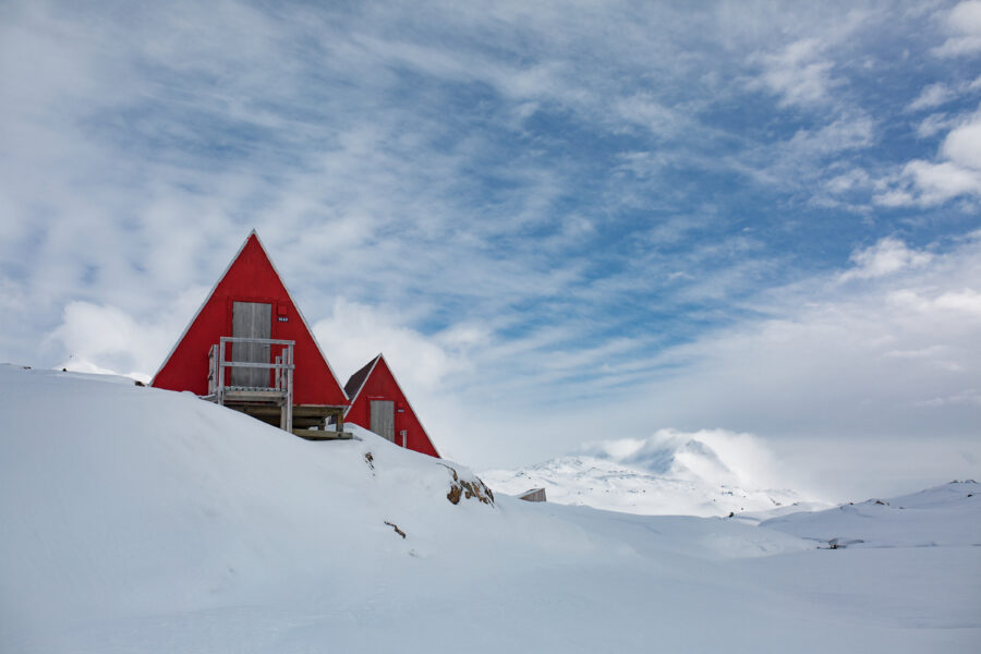 Safety cabins in kaffebaren near Tasiilaq. Photo by Aningaaq R. Carlsen - Visit Greenland