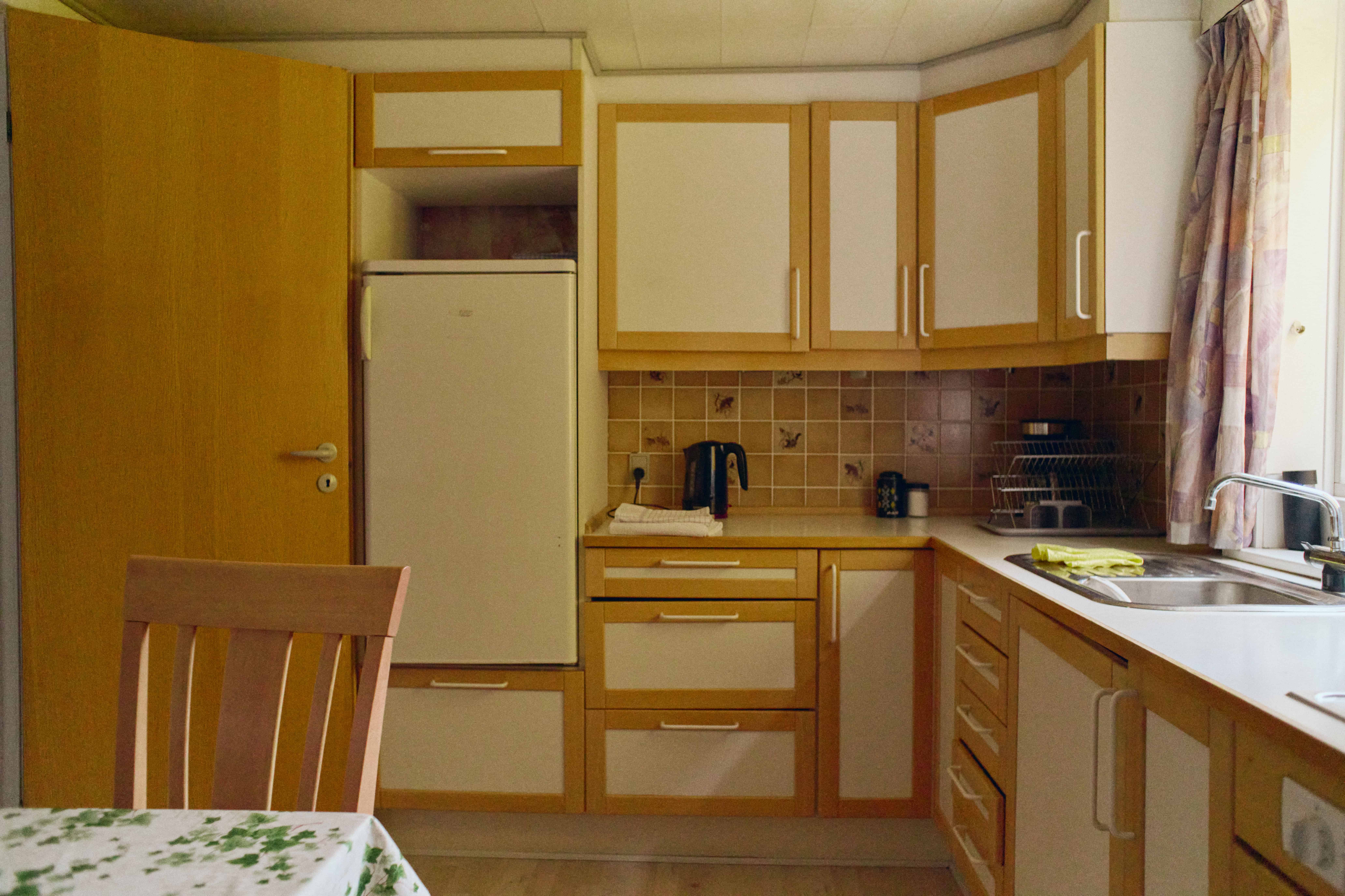 The fully equipped kitchen at the Ittoqqortoormiit Guesthouse.